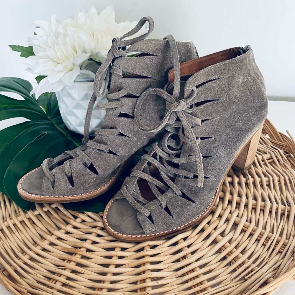 Jeffrey Campbell gray tan Luxe suede Corwin Lace-Up Booties zipper back Size 9